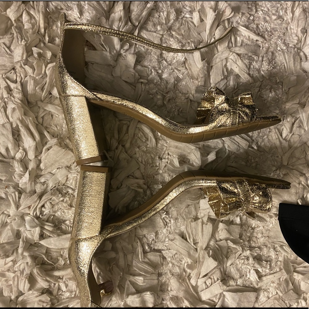Sexy ruffle all gold block 3 1/2in  heel